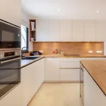 Fully Renovated Seaside Townhouse 200M From The San Pedro Beach With Gated Community