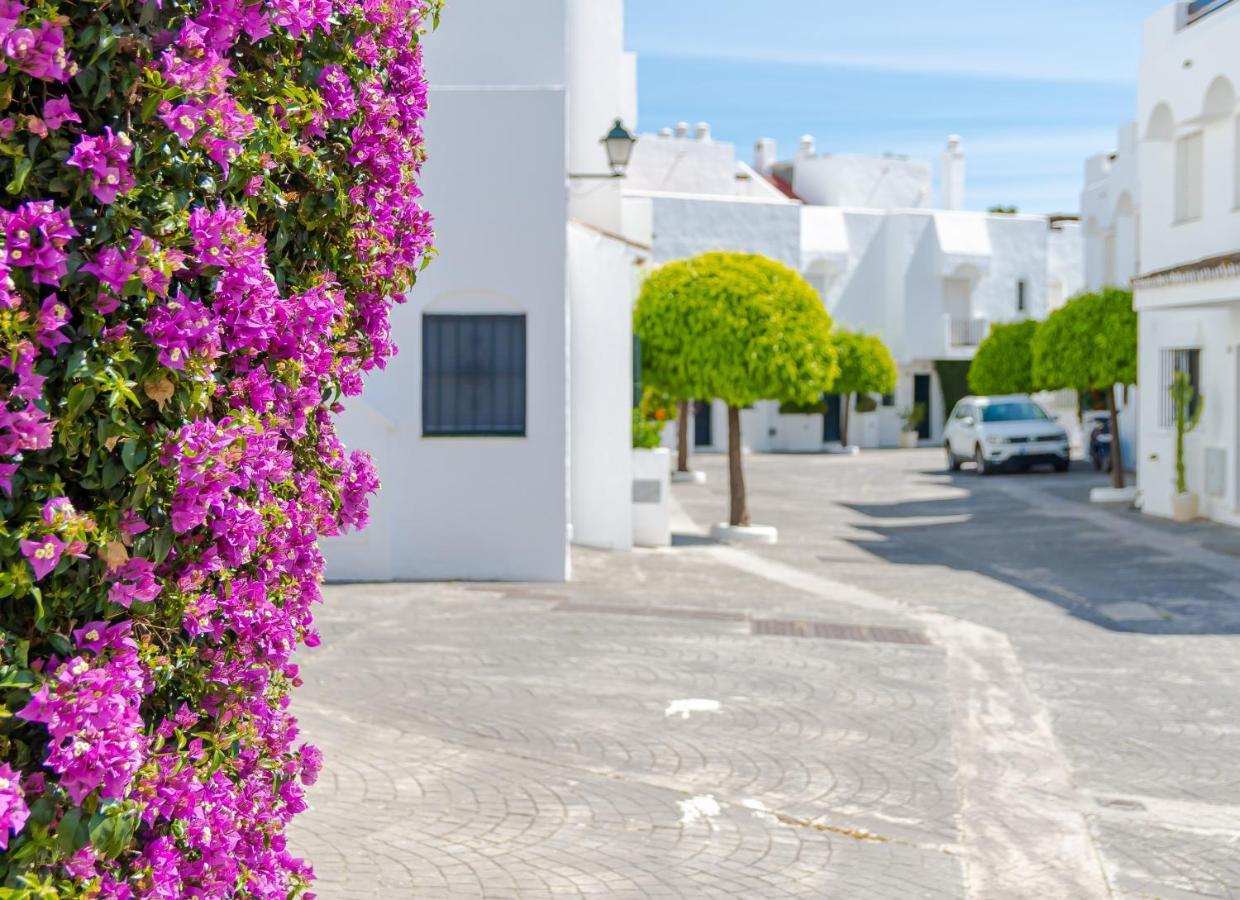 Fully Renovated Seaside Townhouse 200m From The San Pedro Beach With Gated Community