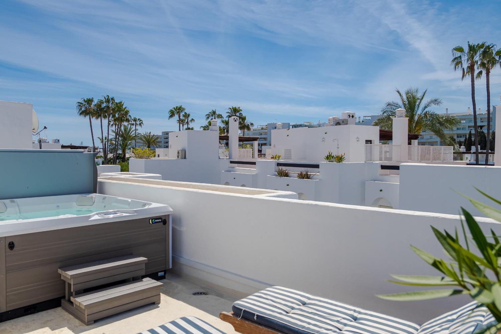 Fully Renovated Seaside Townhouse 200m From The San Pedro Beach With Gated Community Holiday home