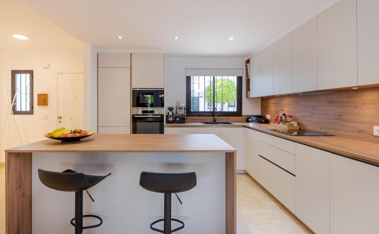Fully Renovated Seaside Townhouse 200m From The San Pedro Beach With Gated Community Holiday home *