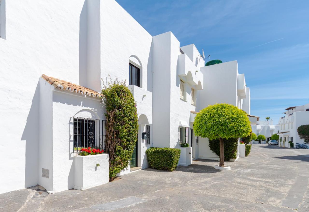 Holiday home Fully Renovated Seaside Townhouse 200m From The San Pedro Beach With Gated Community