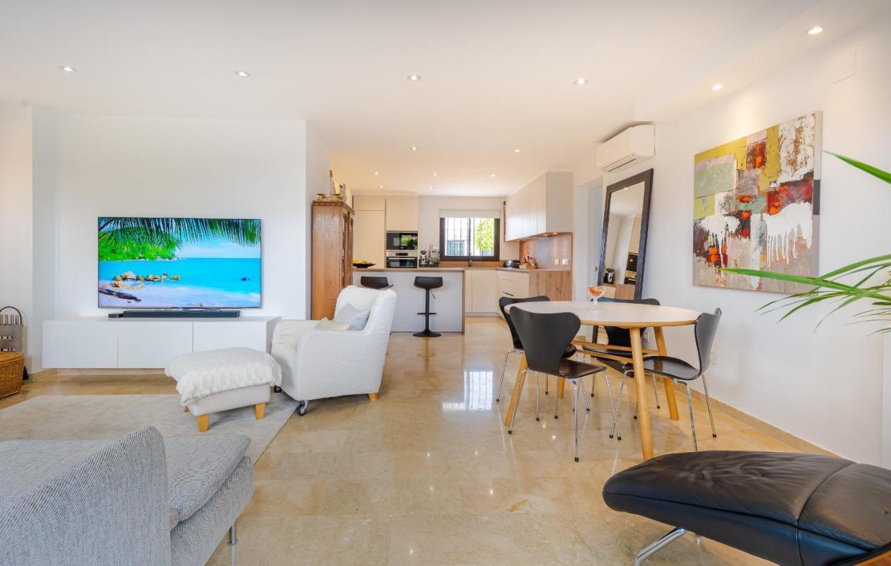 Fully Renovated Seaside Townhouse 200m From The San Pedro Beach With Gated Community Holiday home
